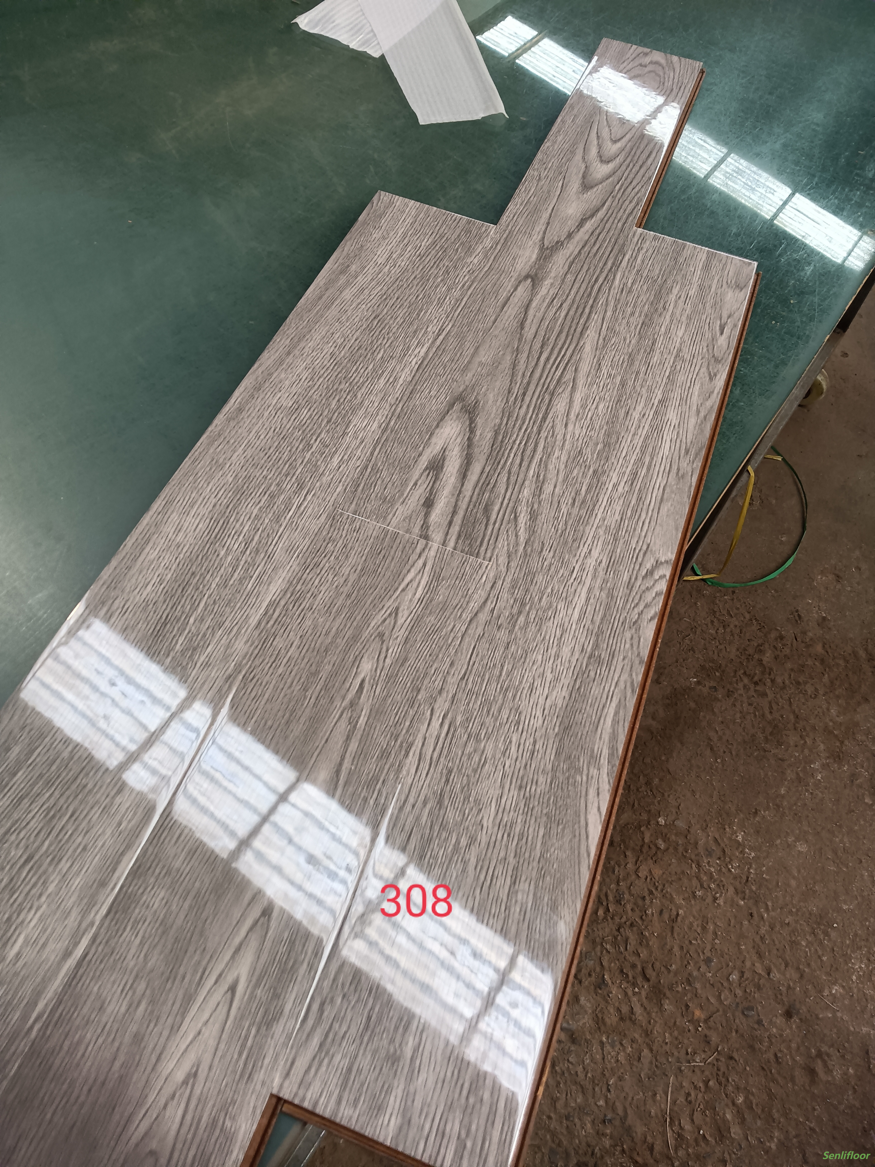 Laminate Flooring/wood Flooring, Piano Surface, 810*130*12mm
