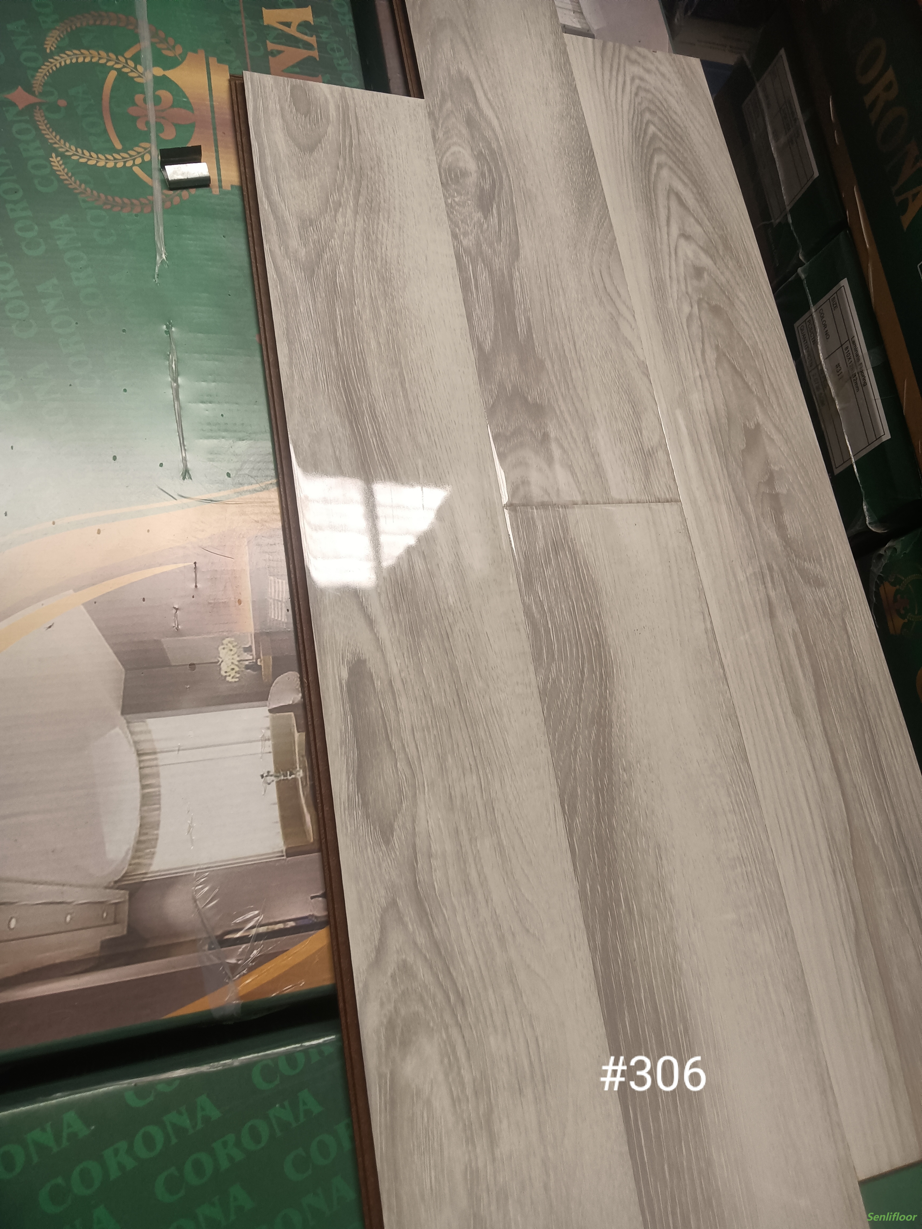 Laminate Flooring/wood Flooring, Piano Surface, 810*130*12mm